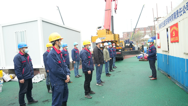 抗击疫情当先锋  红色工地践使命——记市住建局田家炳中学疫情隔离点建设临时党支部